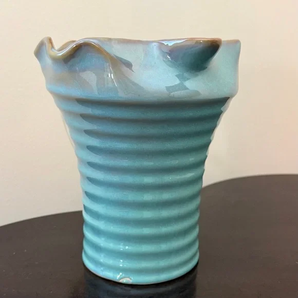 Hand Crafted WCL 1970s Scalloped Rim Ribbed Pottery Ceramic Pitcher - Picture 5 of 16